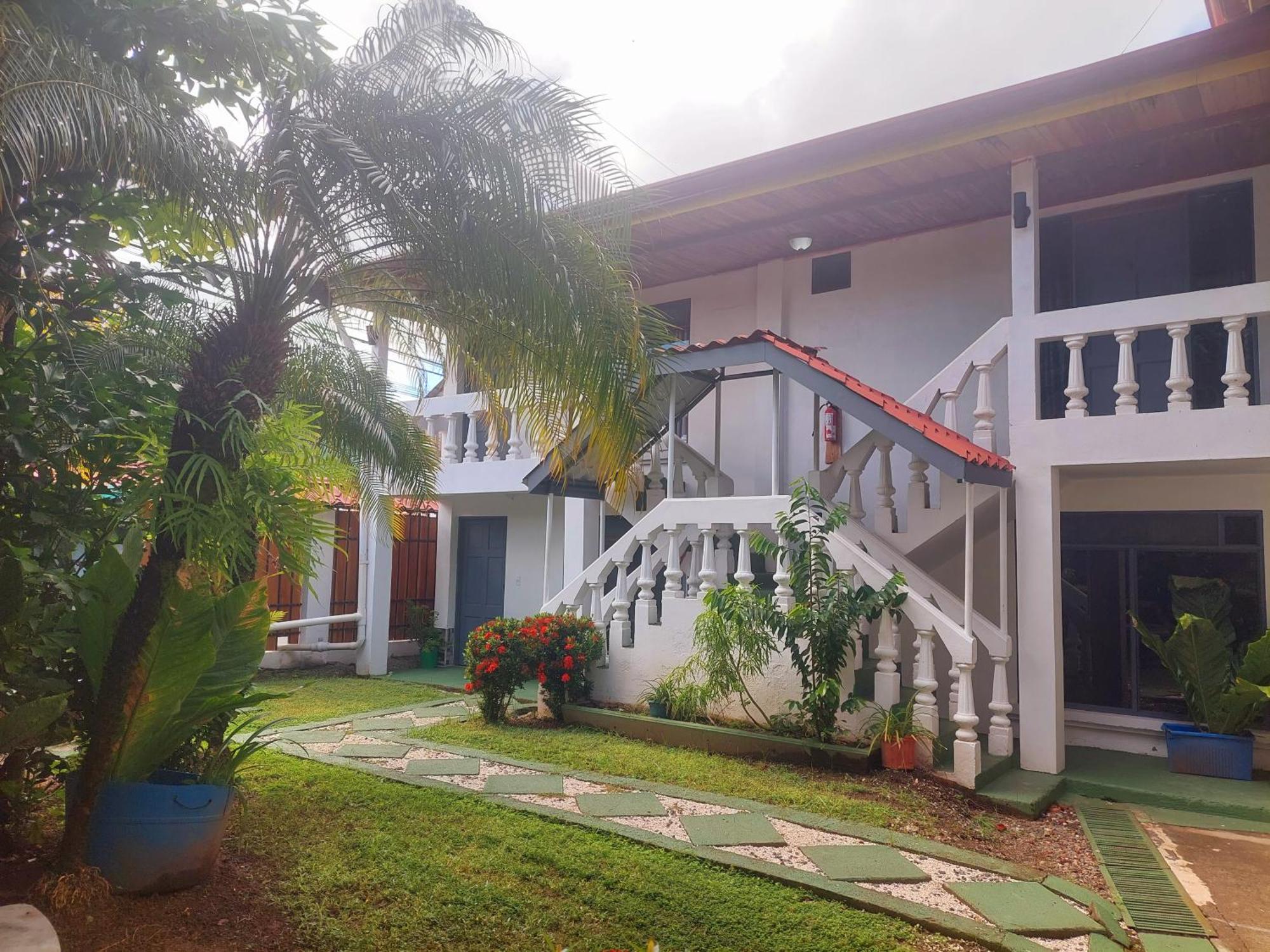 Hospedaje Quepos Exterior photo